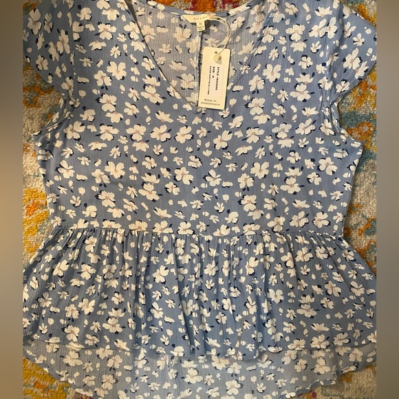 SOLD! NEW! Sim & Sam Dusty Blue Floral V-Neck Capped Sleeve Peplum Top M - Picture 7 of 15